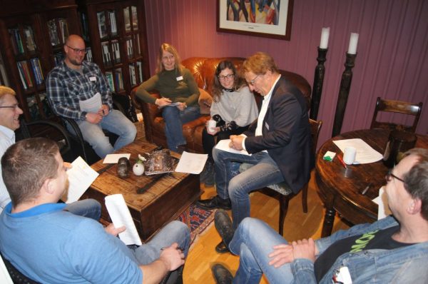 Her er noen av de tillitsvalgte i gang med gruppearbeid og erfaringsutveksling mellom lokallagene