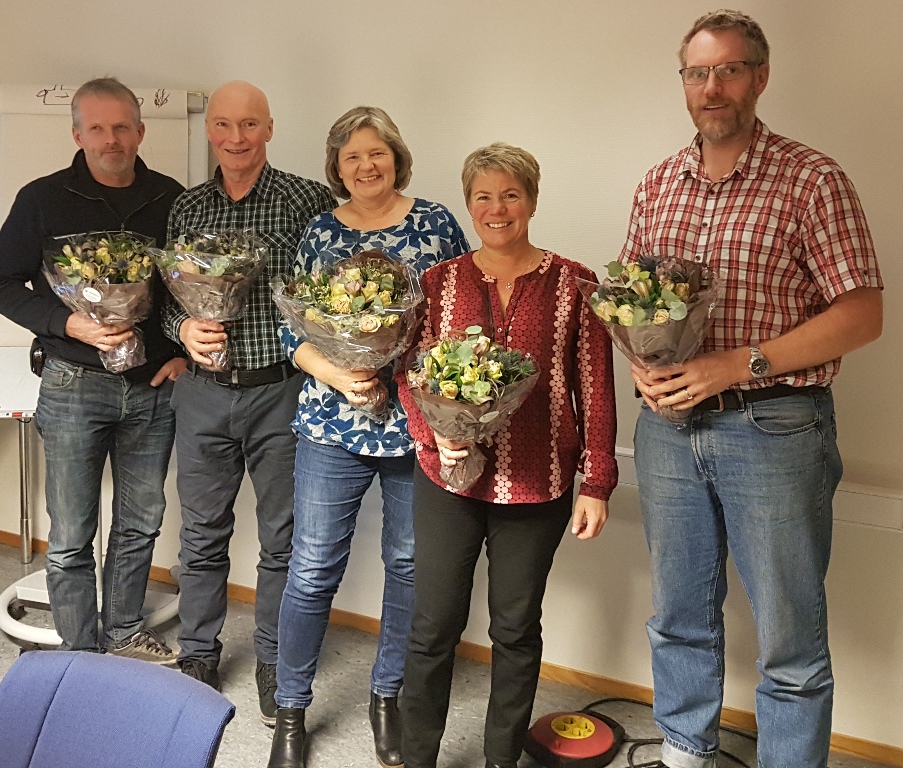 Historisk øyeblikk. Siste styre i SNS Vestfold. Fra Venstre: Bjørnar Steinsholt, Nils Henry Haugen, Elisabeth Larsen (daglig leder), Elin Røed og Lars-Arne Høgetveit