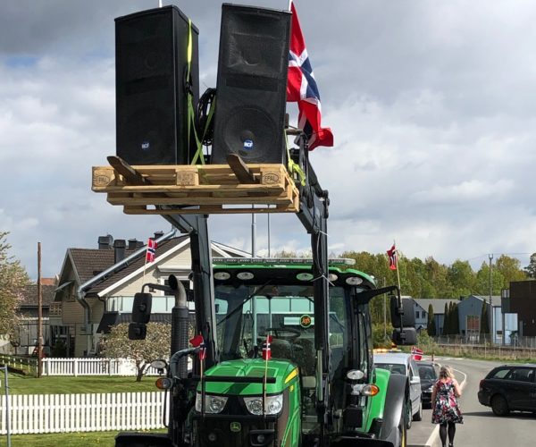 Alten fikk plass til årets musikkorps på pallegaflene! Foto: Privat, hentet fra Tønsbergs Blad