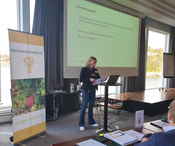 Mari Gjølstad, advokat og avdelingssjef for skatt i Norges Bondelag, snakker om eiendomsskatt på gårdsbruk