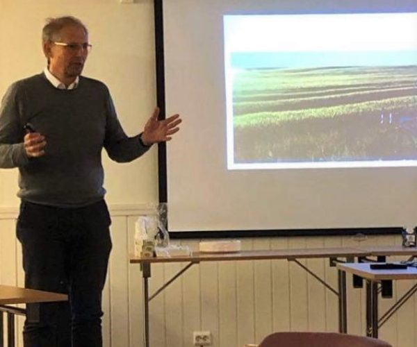 Fylkesordfører Terje Riis-Johansen innledet årsmøtet i Bamble med temaet jordvern. 