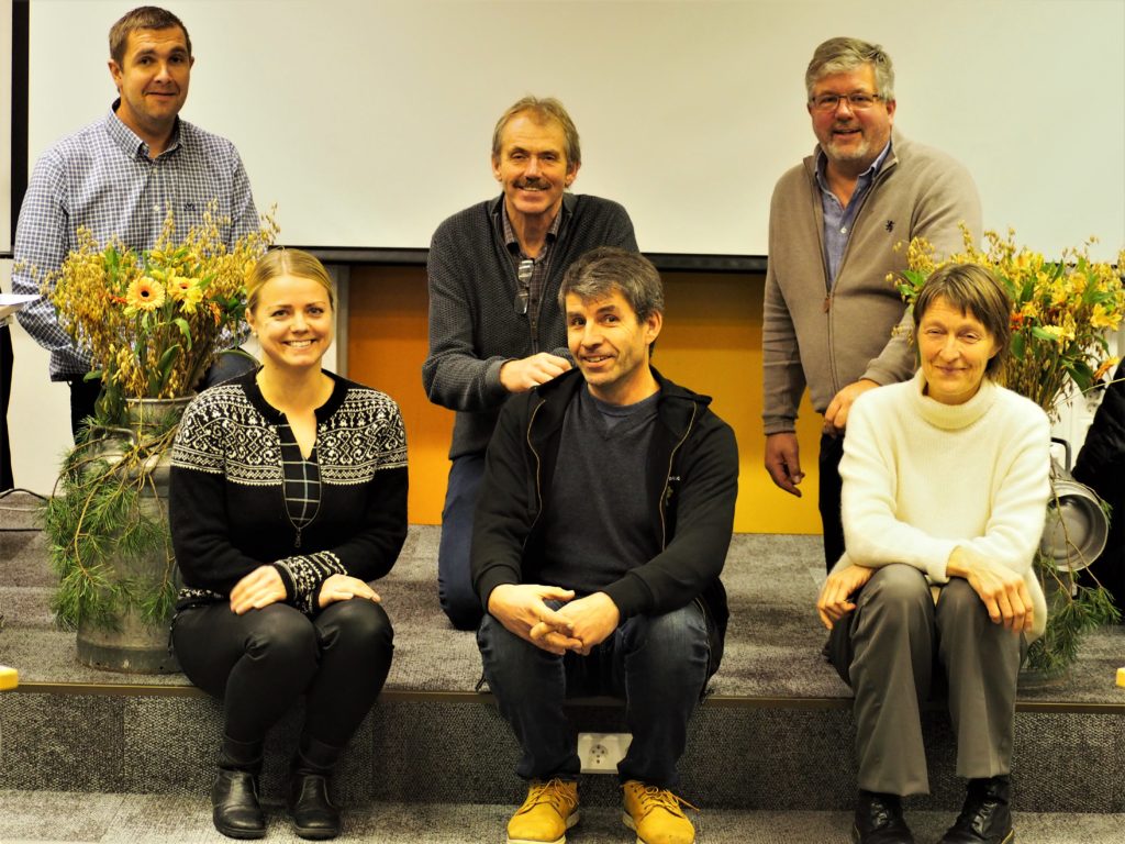 Her er det nye fylkesstyret. Øverst fv. Jon Midtbø, Erik Dahl, leder Aslak Snarteland. Nederst fv. Trude Flatland, Mikkel Aanderaa og Hege Gonsholt