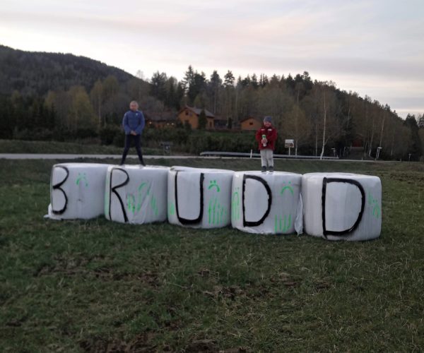 God hjelp fra den kommende generasjon fikk Lardal Bondelag. Mon tro om fremtidige regjeringer kan gi disse barna tro på landbruket?