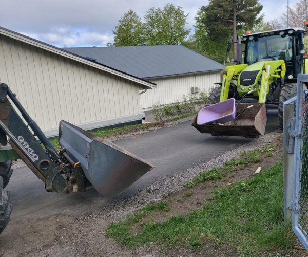 Og sikkert stas med traktor og medbrakt rosa trillebår!