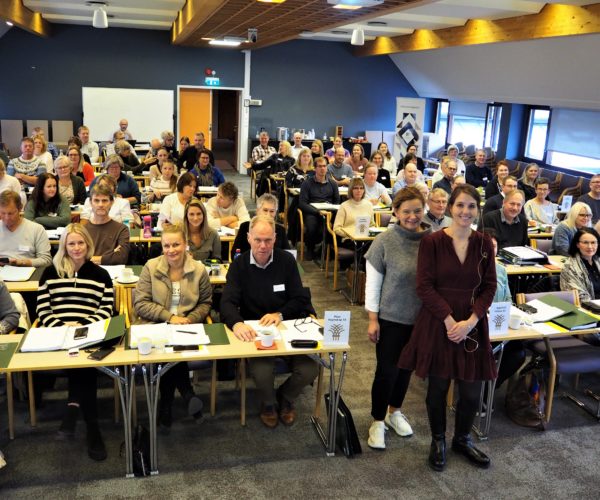 Skattekurset er også en viktig møteplass for regnskapskontorene - her fra kurset i Telemark 