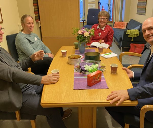 Per Olav Tyldum (en av SPs representanter i næringskomitéen) tok seg også tid til å bli med på deler av møtet med Kleveland. 