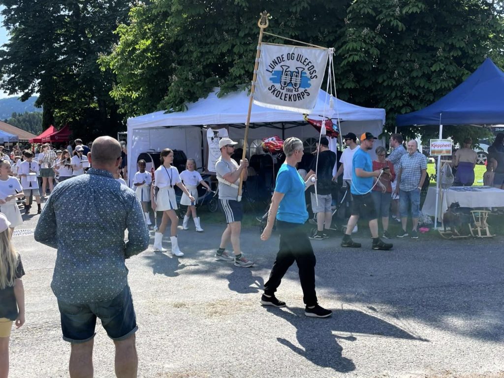 Korpsmusikk var med å skapte god stemning på årets Minidyrskue på Søve! (foto: Trude Flatland)