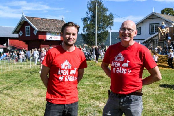 åpen gård heddal far og sønn Grini